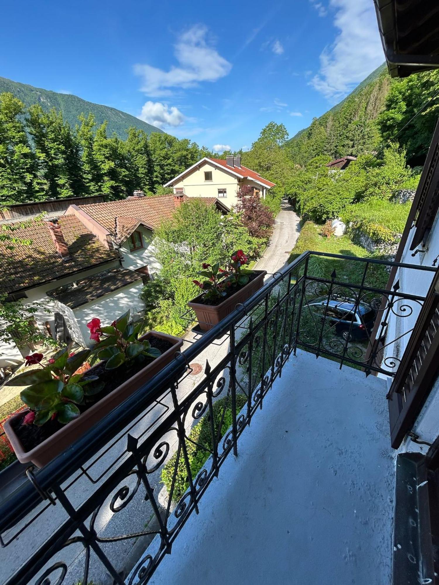 Stres-Less Sunny Apartments Kobarid Bagian luar foto